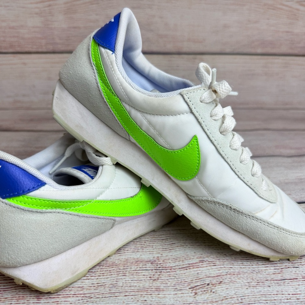 Nike Daybreak  Women’s White Sneakers with Electric Green Swoosh Size 8